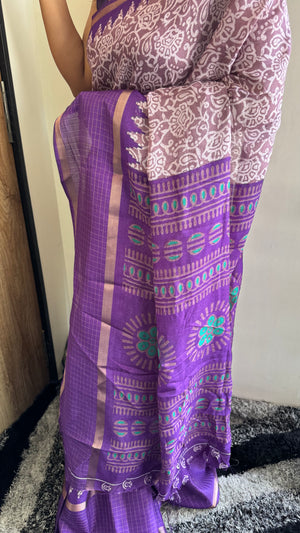 Luxurious Silk Saree with Floral Pattern & Purple Border — HOP174